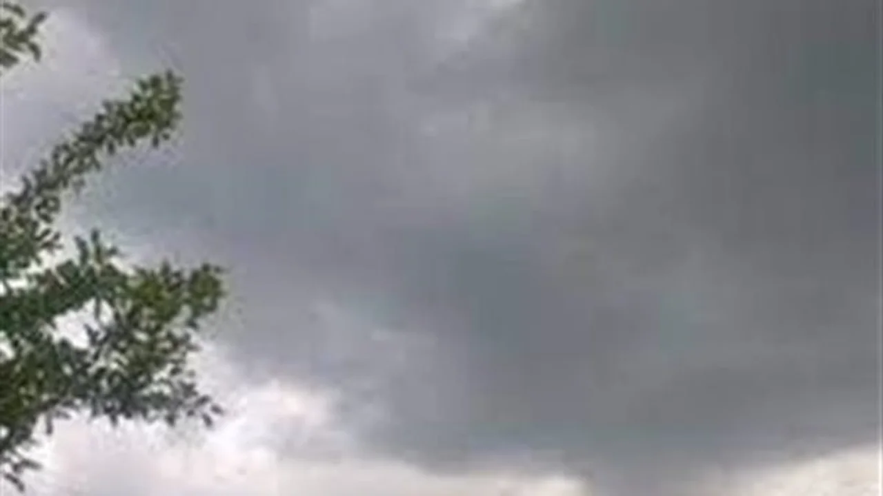 سحب وأمطار متوسطة تغطي سماء كفر الشيخ وسط طقس متقلب الأجواء اليوم